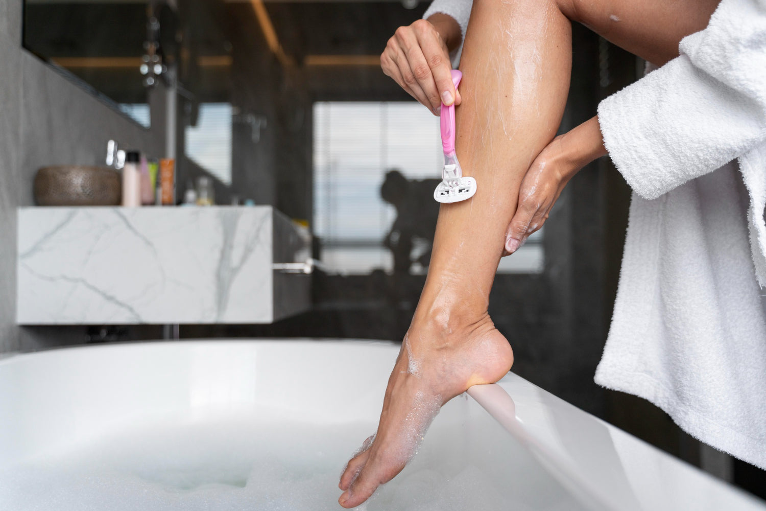 how-to-stop-itching-after-shaving-legs